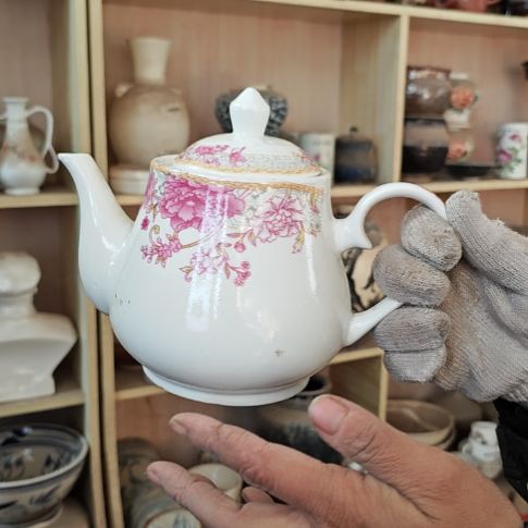 库存微瑕多孔茶壶一个