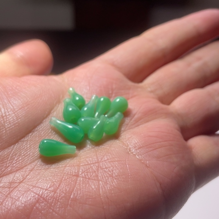 曼***澜石英质玉（缅黄）合金颈饰