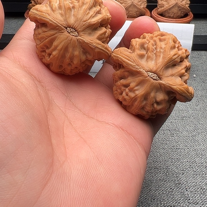 用***8文玩核桃吊坠红锦鲤45尺寸LY-036