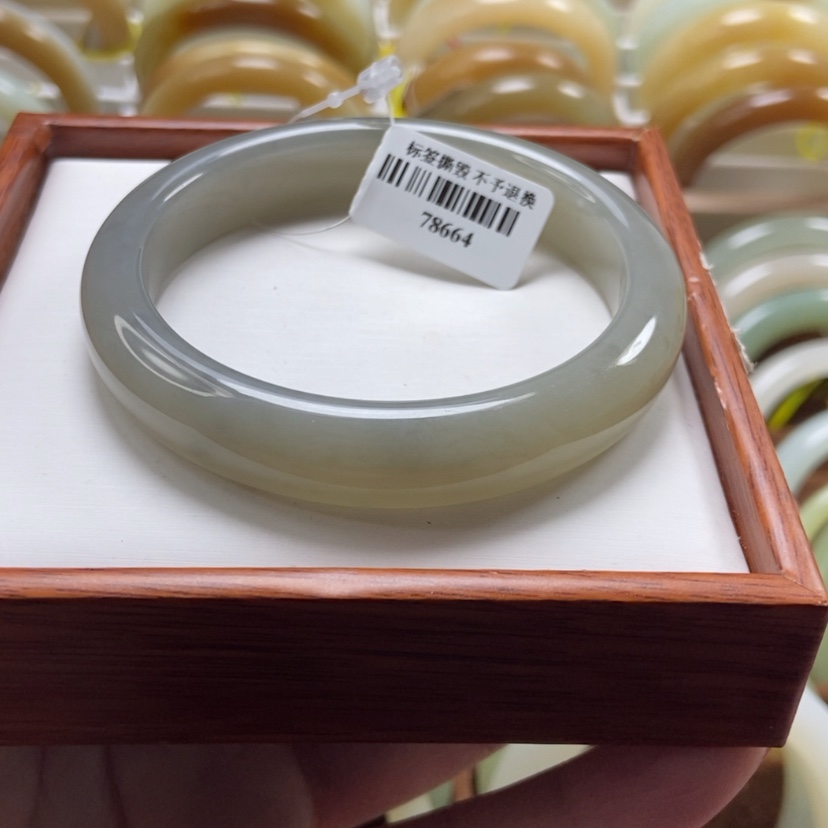 【闪购商品】和田玉手镯未镶嵌58.4
