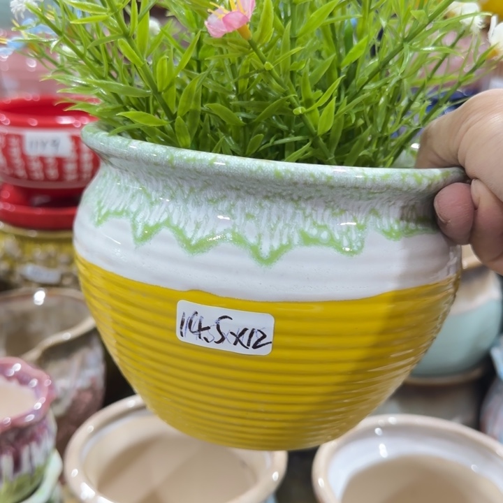 凑9块包邮，有孔，陶瓷花盆