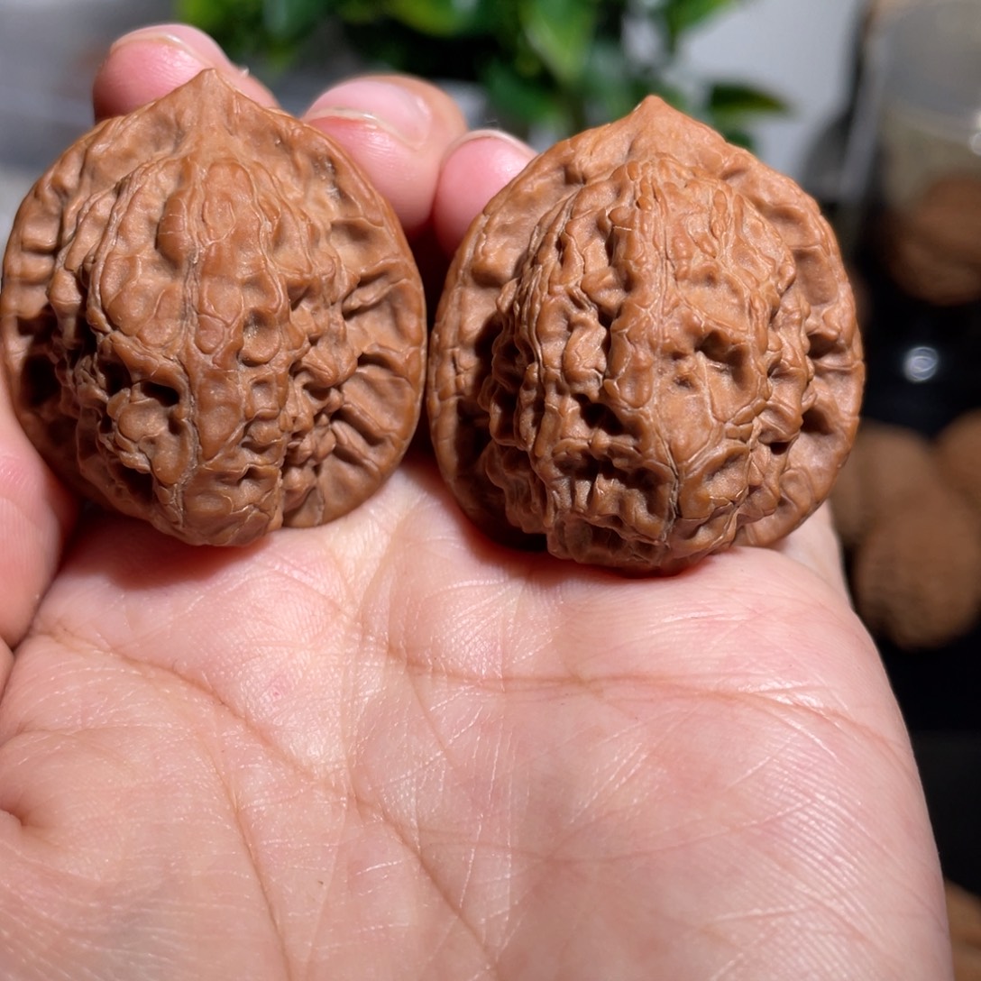 鹈***顶把件文玩核桃34红钻