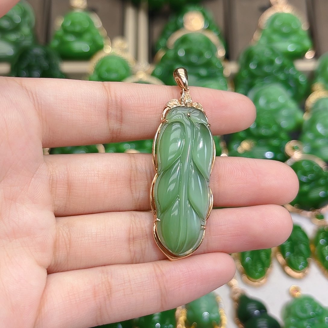 和田玉（碧玉）颈饰18K金镶嵌