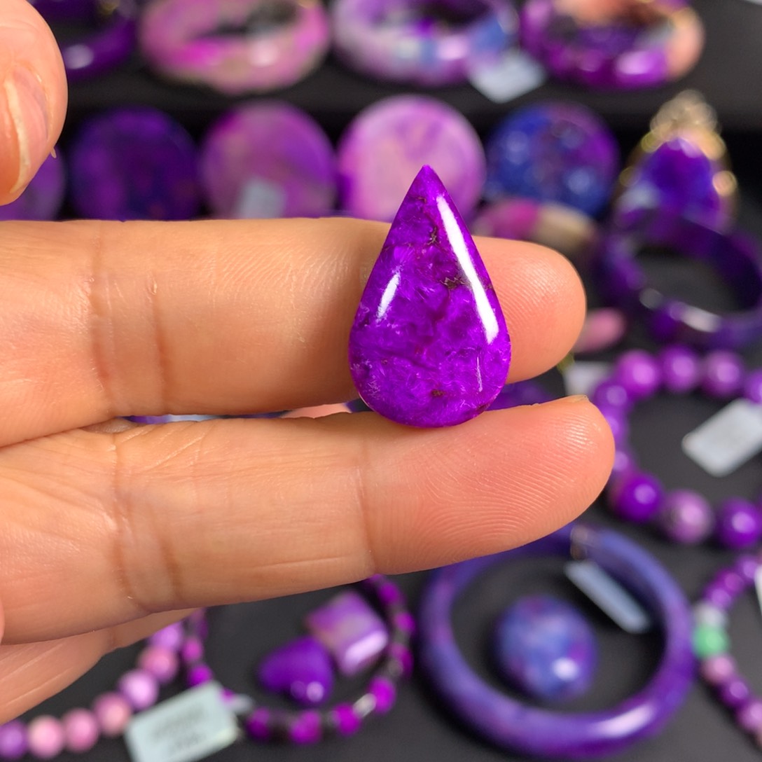 未镶嵌苏纪石（舒俱来）猫眼红丝绒裸石