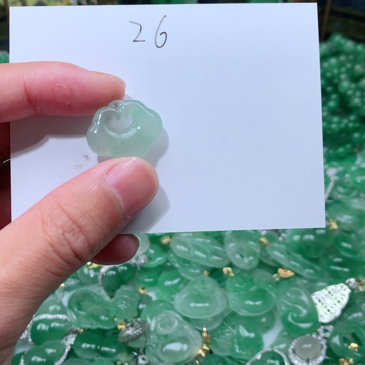 石英质玉颈饰未镶嵌