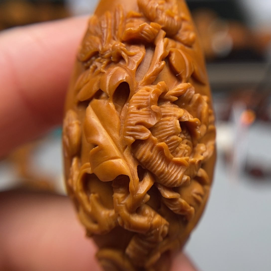 橄榄核吊坠花好月圆