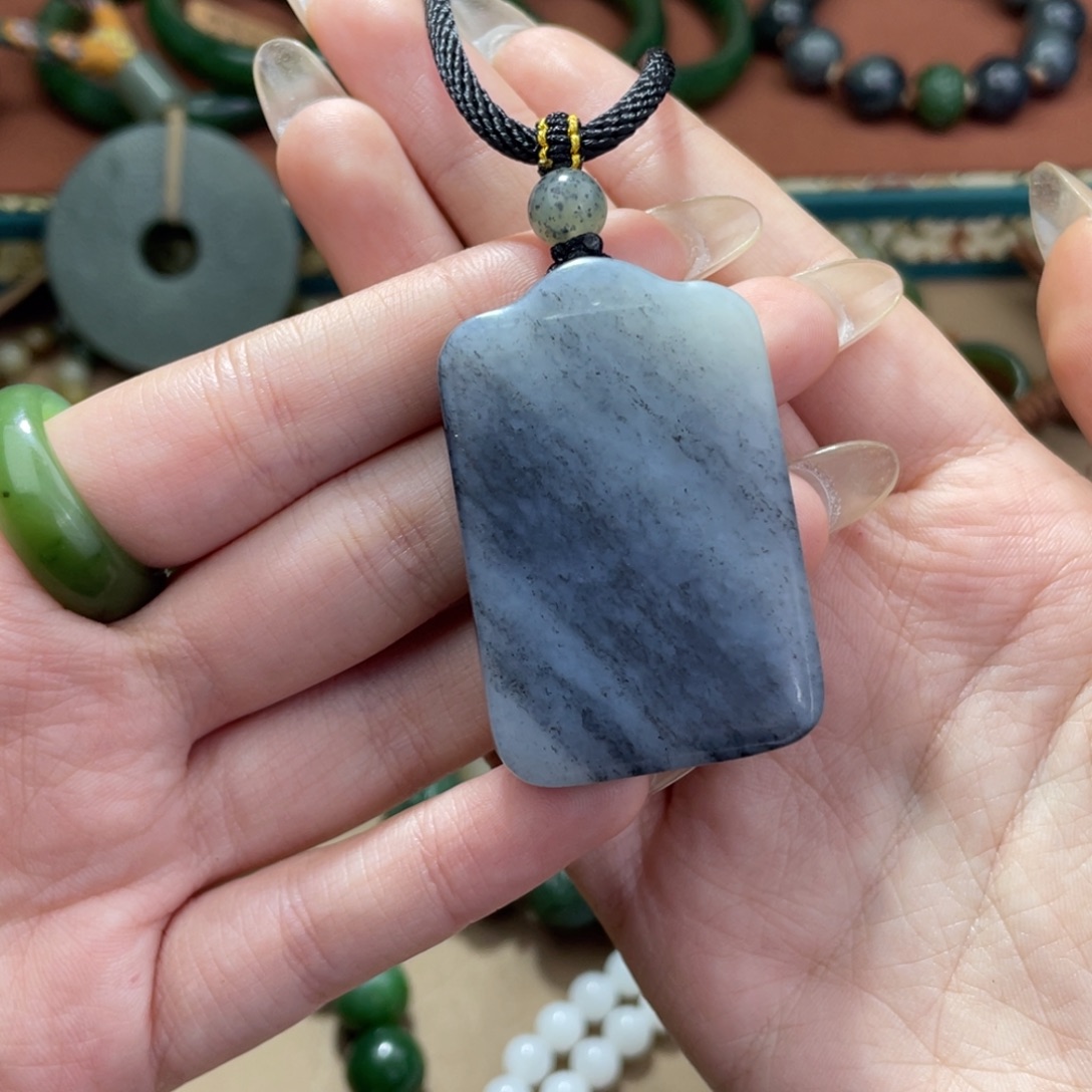 佬***洪和田玉未镶嵌颈饰