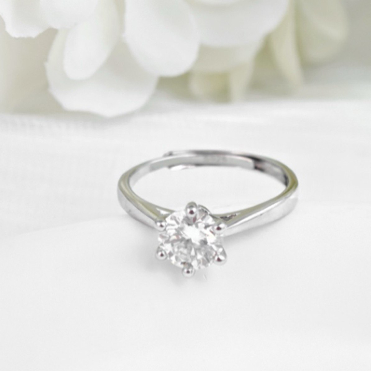 925银莫桑石戒指  经典六爪戒指轻奢婚戒520送女友礼物求婚戒指