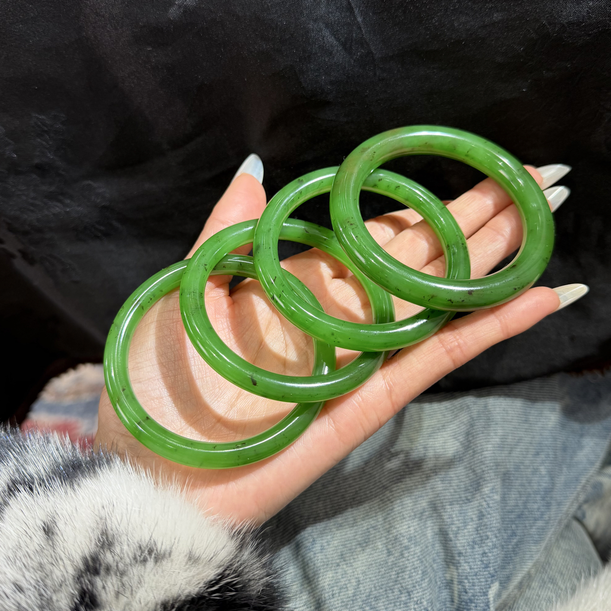 高货乌兰乌德苹果绿圆条手镯（孤品）