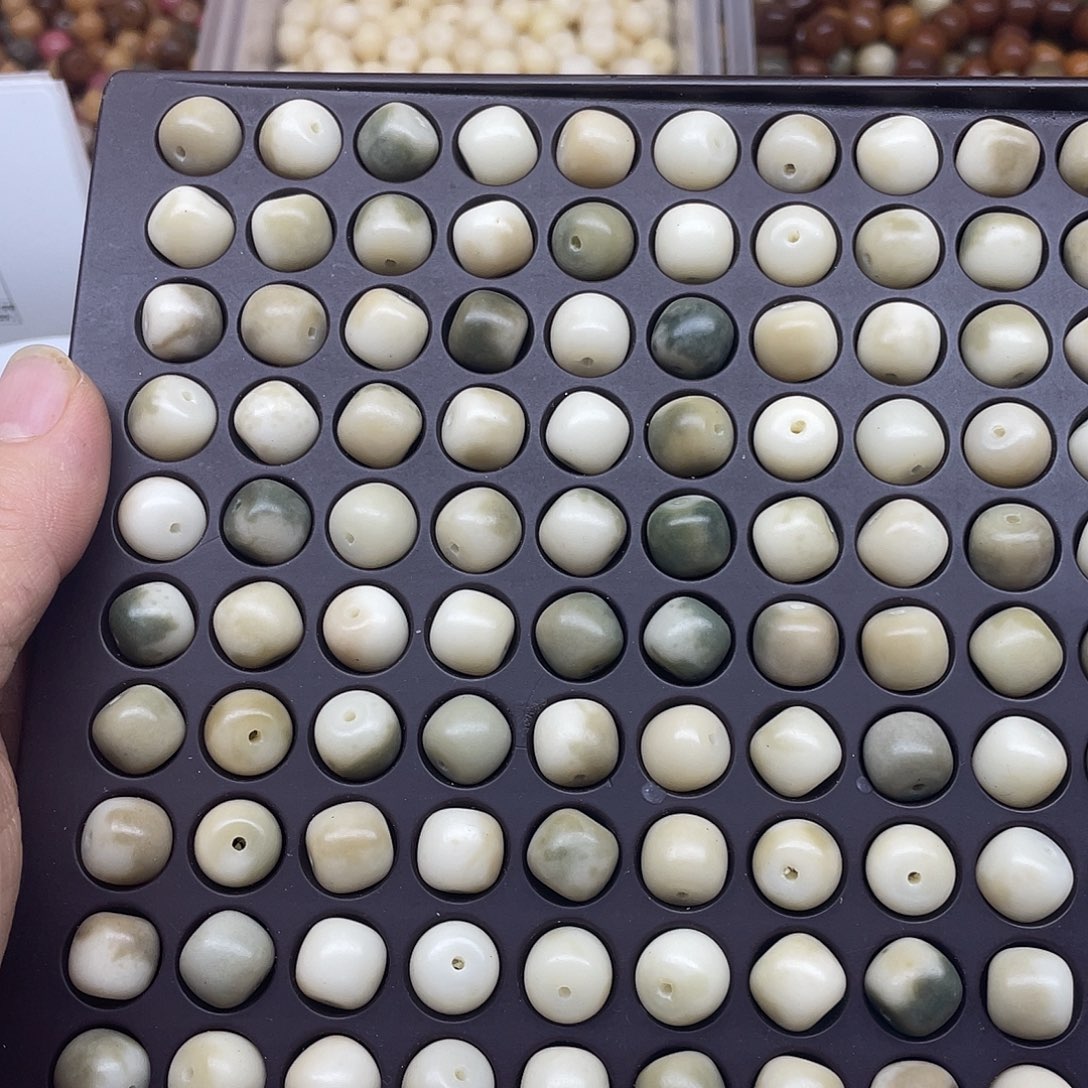 吊坠白玉菩提12灰绿飘花桶120颗