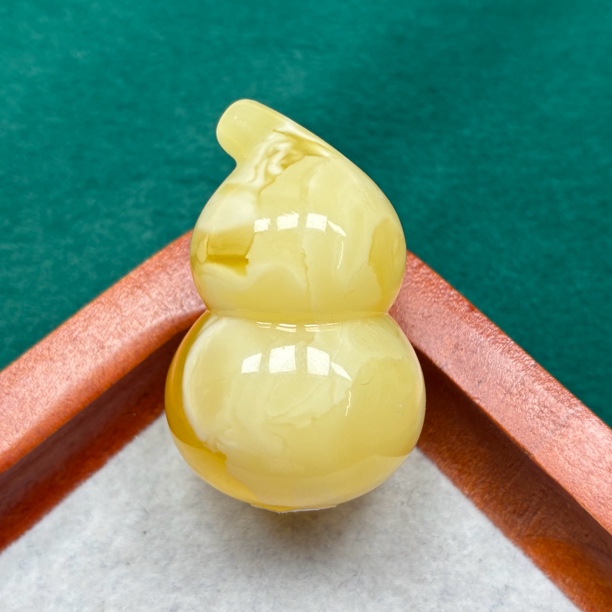 天然琥珀蜜蜡意境妖花葫芦（抖音基地发货，带证书）