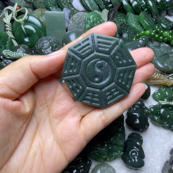 迷***羊和田玉未镶嵌颈饰