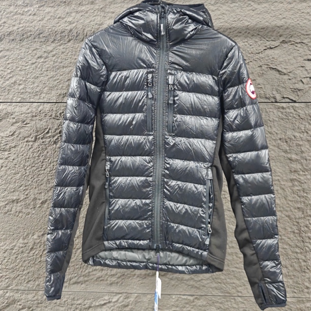 99新 CANADA GOOSE 黑色羽绒服女款 xs码衣长65胸围96