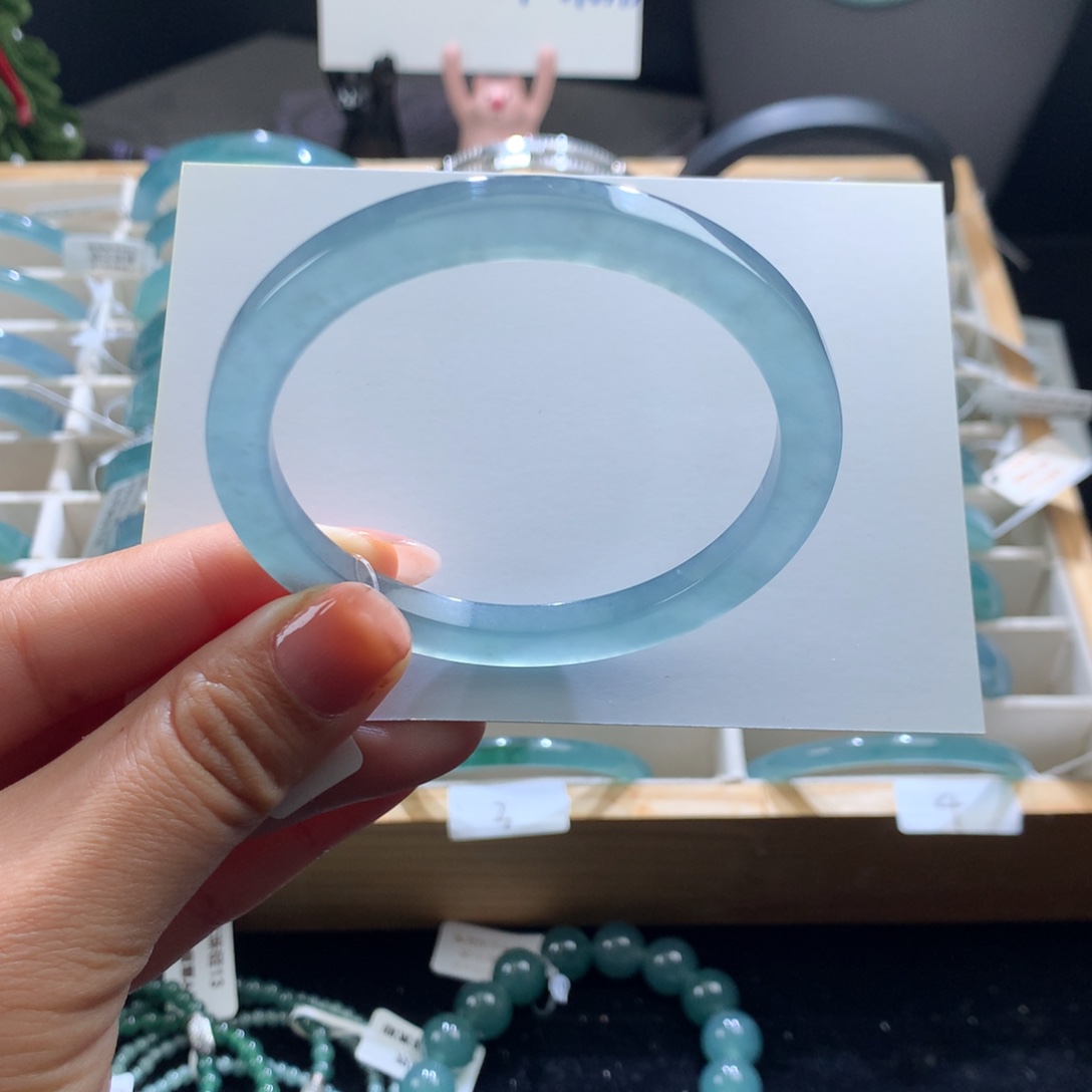 翡翠未镶嵌手镯冰蓝