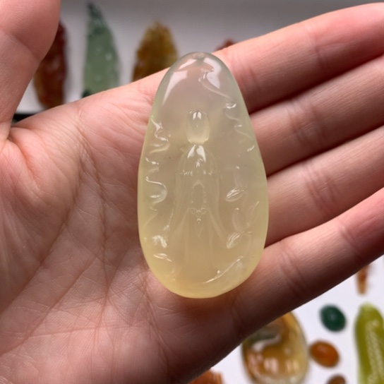 岫玉未镶嵌颈饰悟道