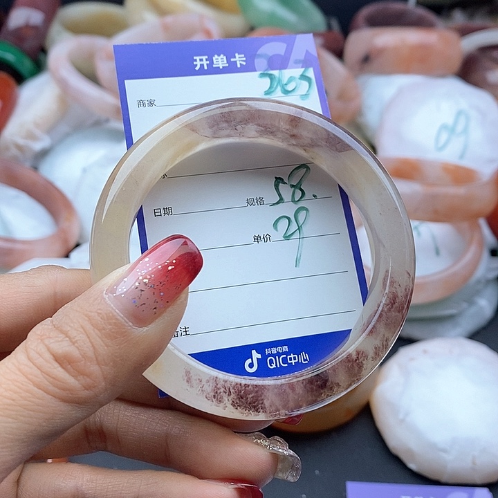 石英质玉手镯未镶嵌