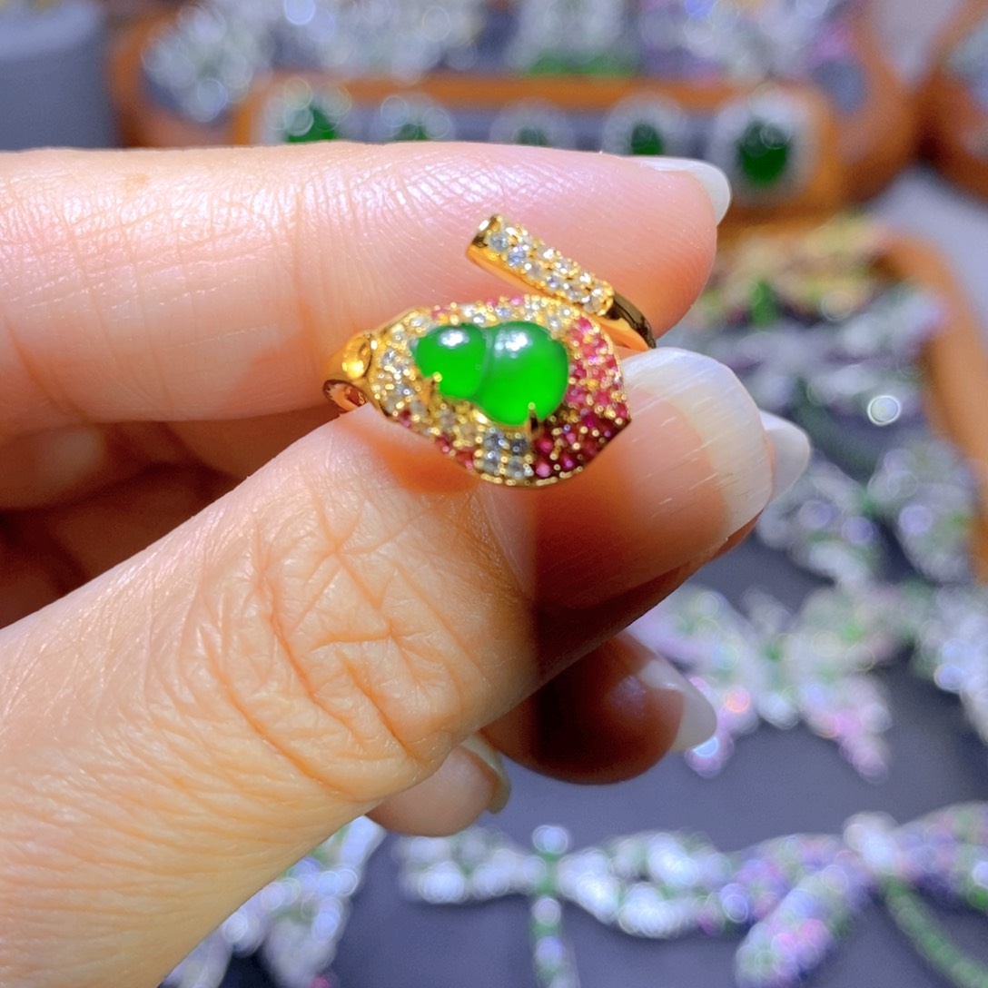 翡翠颈饰银S925镶嵌天然翡翠