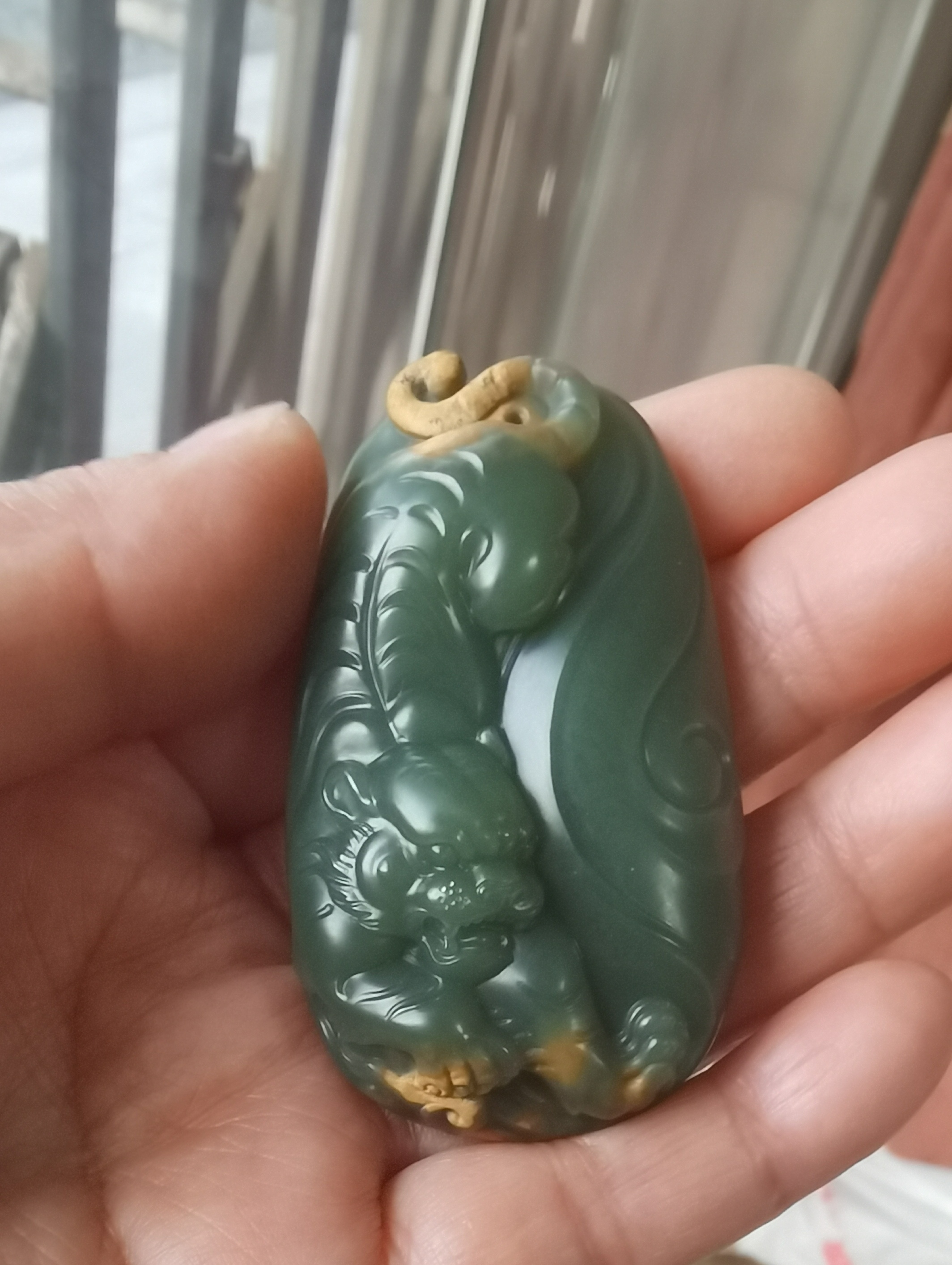 和田玉 河磨析木玉特细料 虎牌 青铜纹挂件