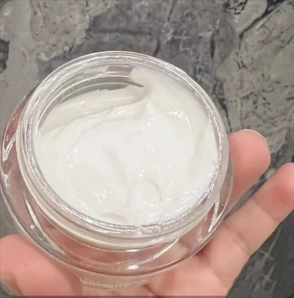 水水滋润涂抹面霜刷