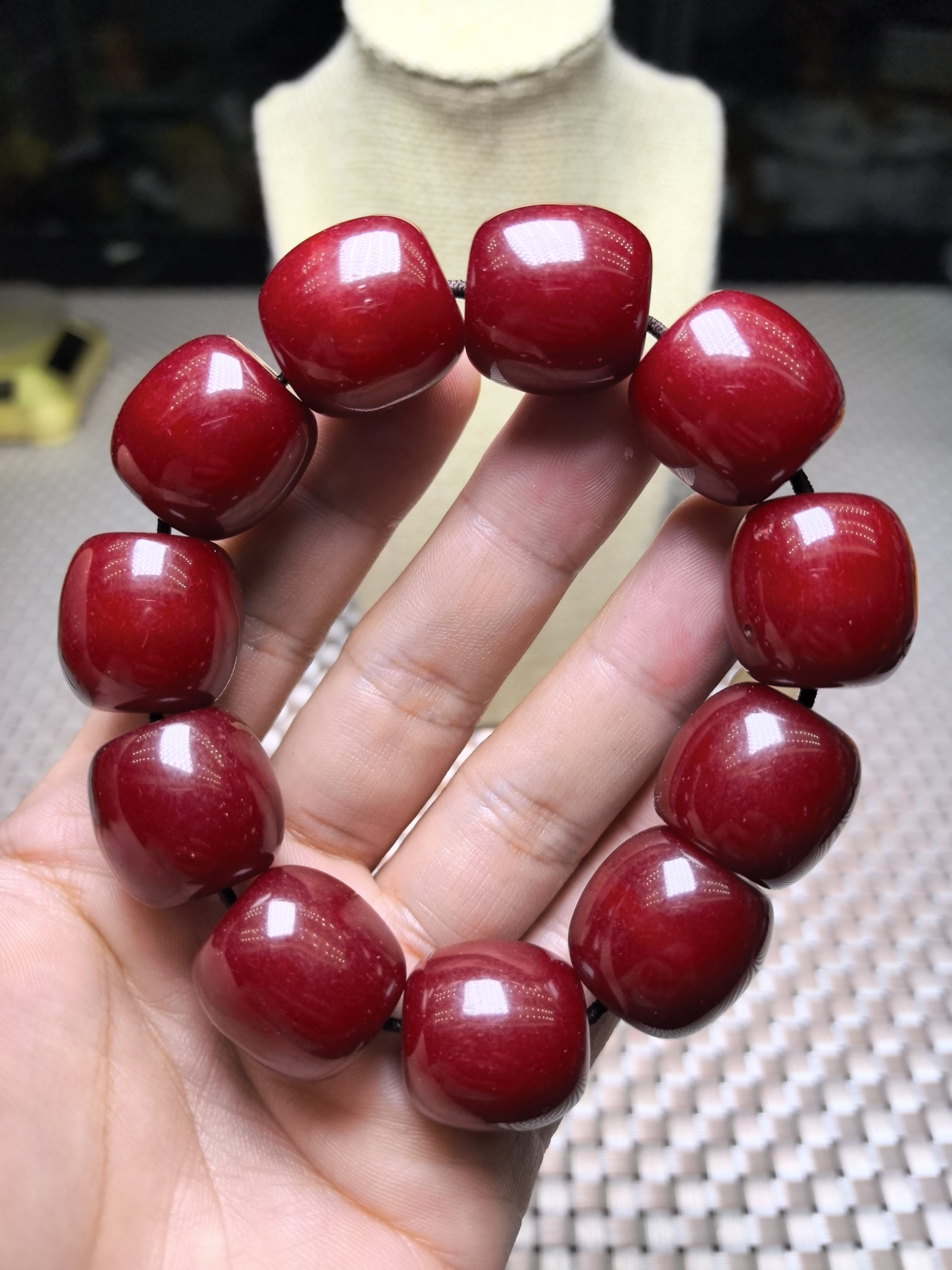 A016 20mm血色角手串(多样性发其一)