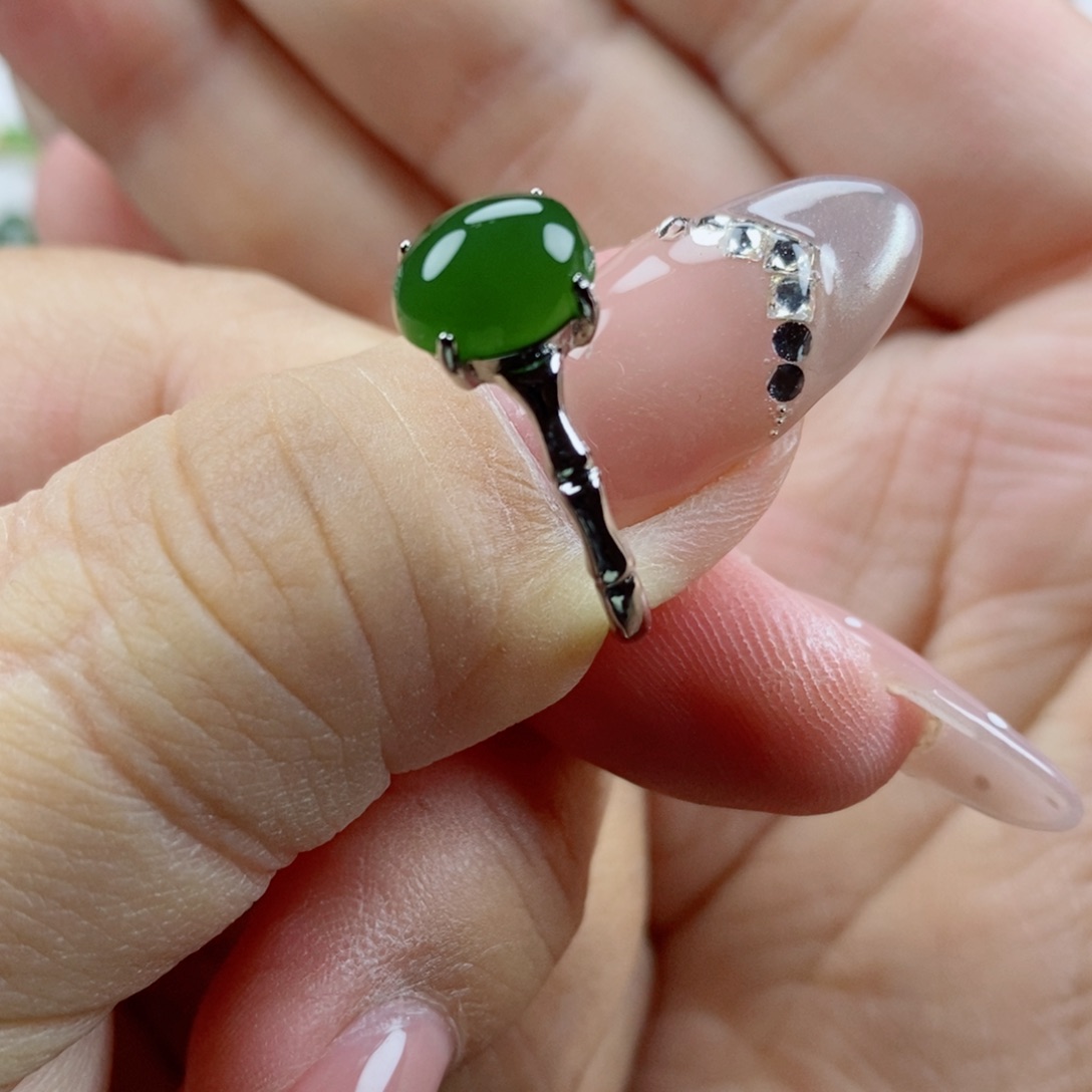 未镶嵌戒指和田玉