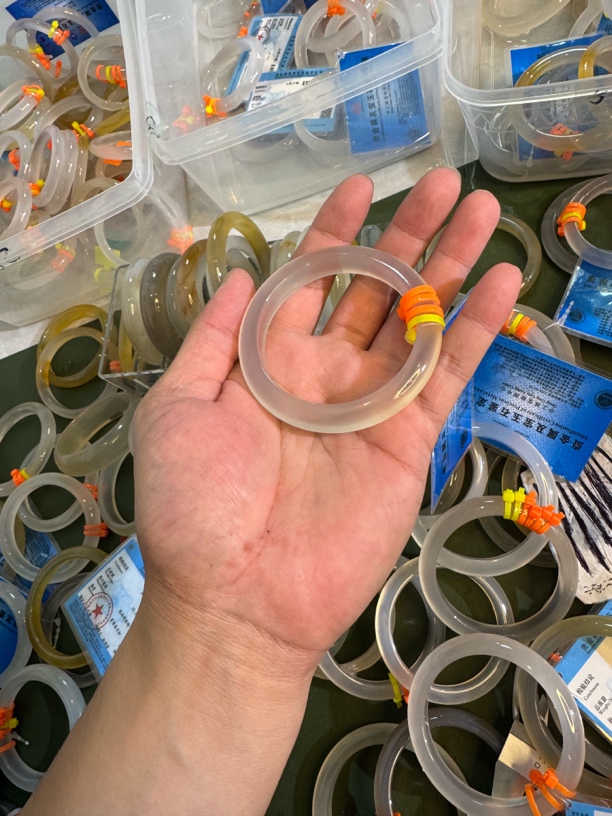 天然玛瑙香槟手镯玉髓