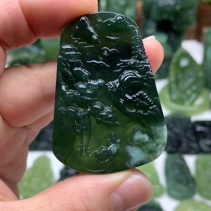 蛇纹石玉颈饰未镶嵌