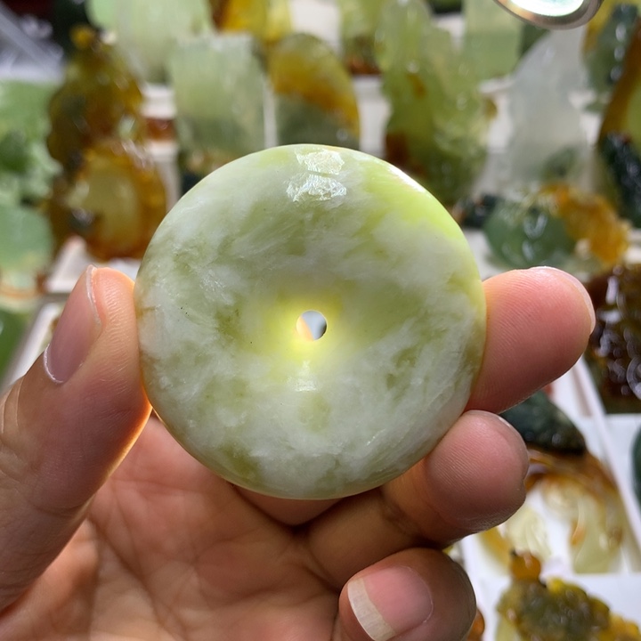 蛇纹石玉未镶嵌珠宝奇石