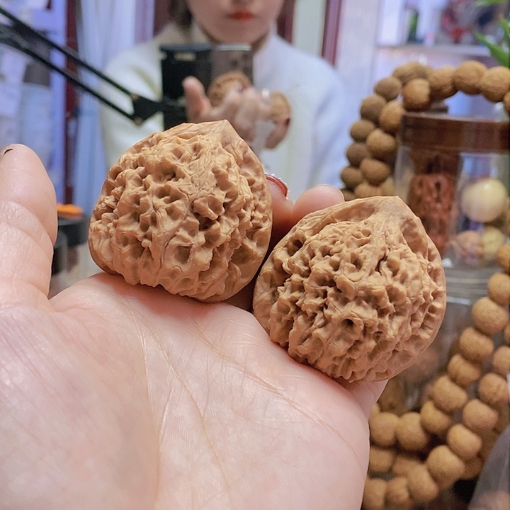 【闪购商品】文玩核桃把件44.5麒麟纹官帽