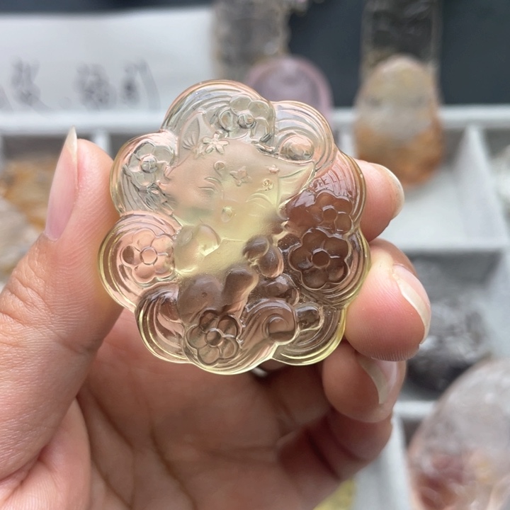 未镶嵌颈饰紫晶    