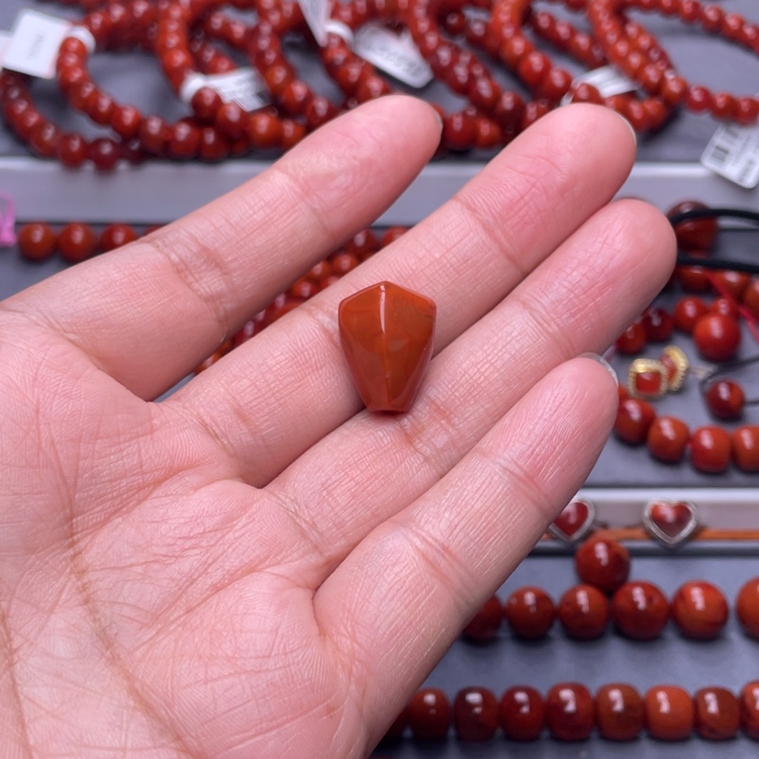 蛋***伤南红玛瑙未镶嵌配珠12.4mm瓦西鲨鱼背三通