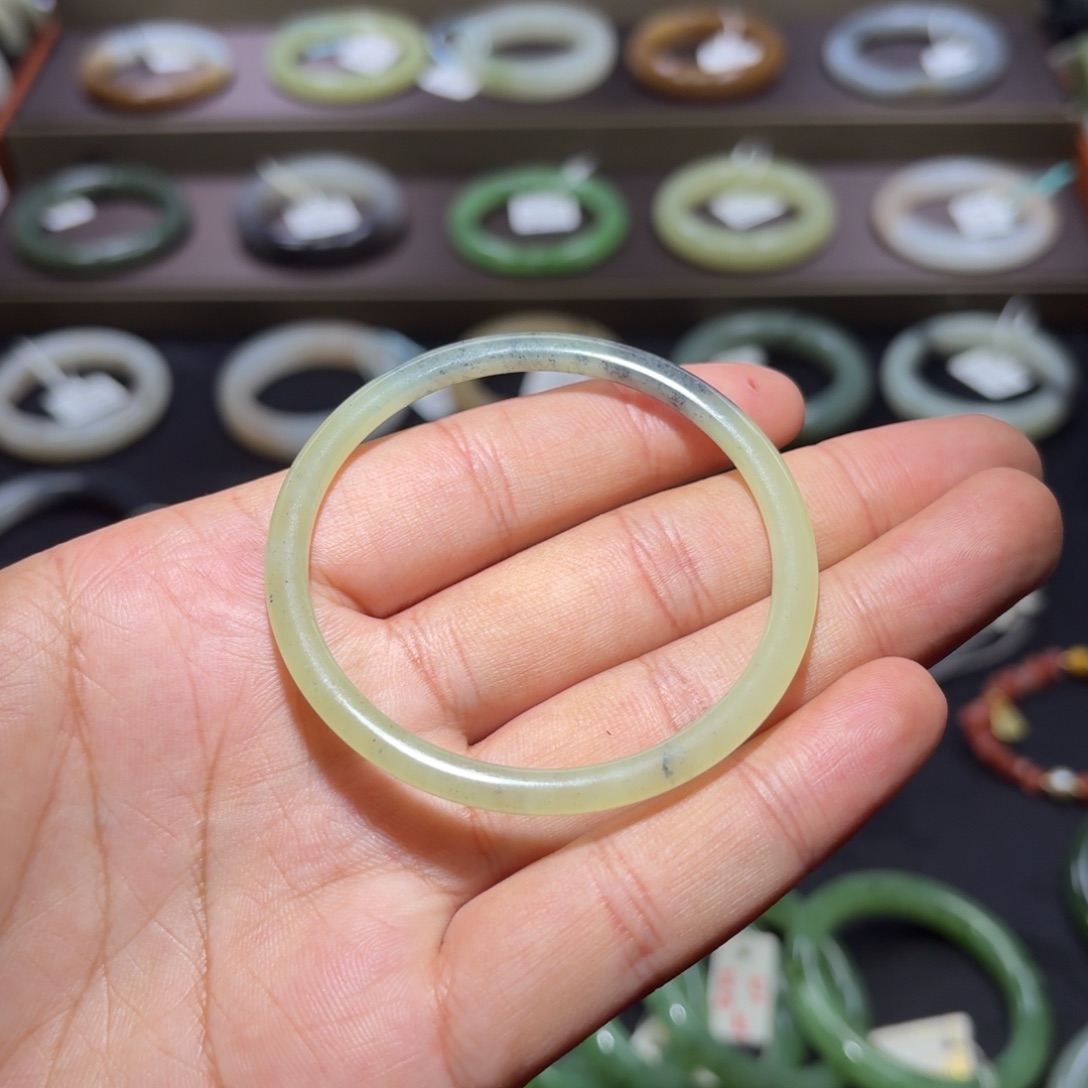 和田玉手镯未镶嵌55mm卡5mm叮当镯