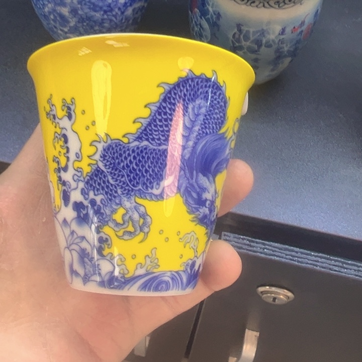 瓷片白青花黄釉龙文公道杯