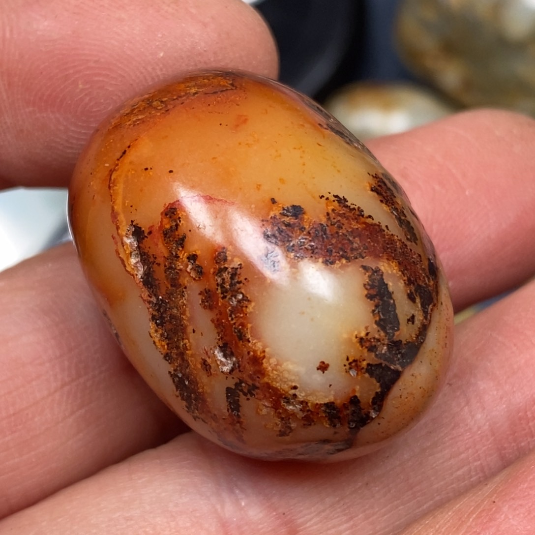 和田玉挂件足铂镶嵌