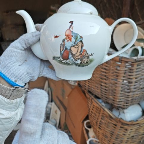 库存微瑕多孔茶壶容量1300毫升