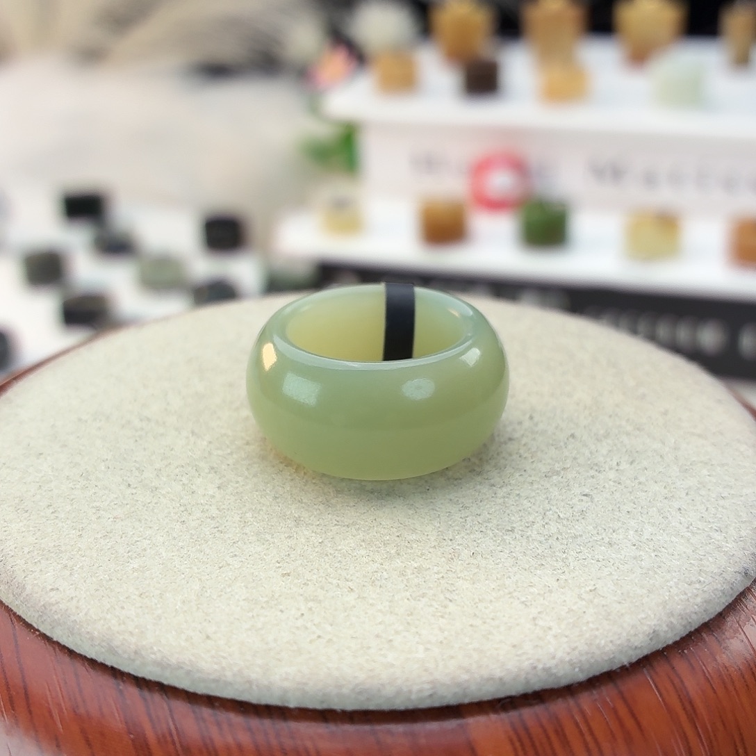 和田玉未镶嵌戒指i80果绿墩墩16.2mm