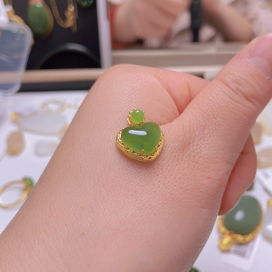 和田玉颈饰18K金镶嵌?****