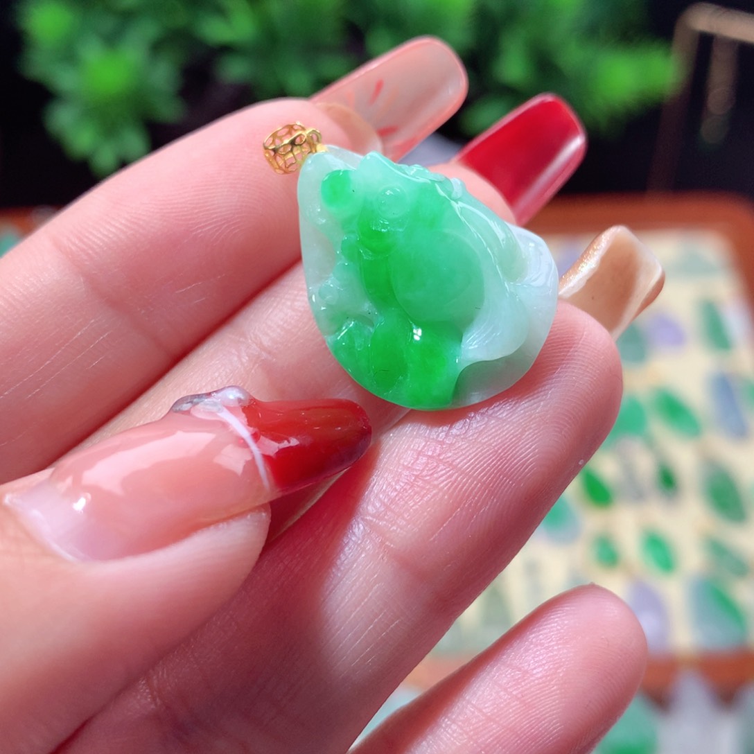 翡翠吊坠(不含链)18K金镶嵌