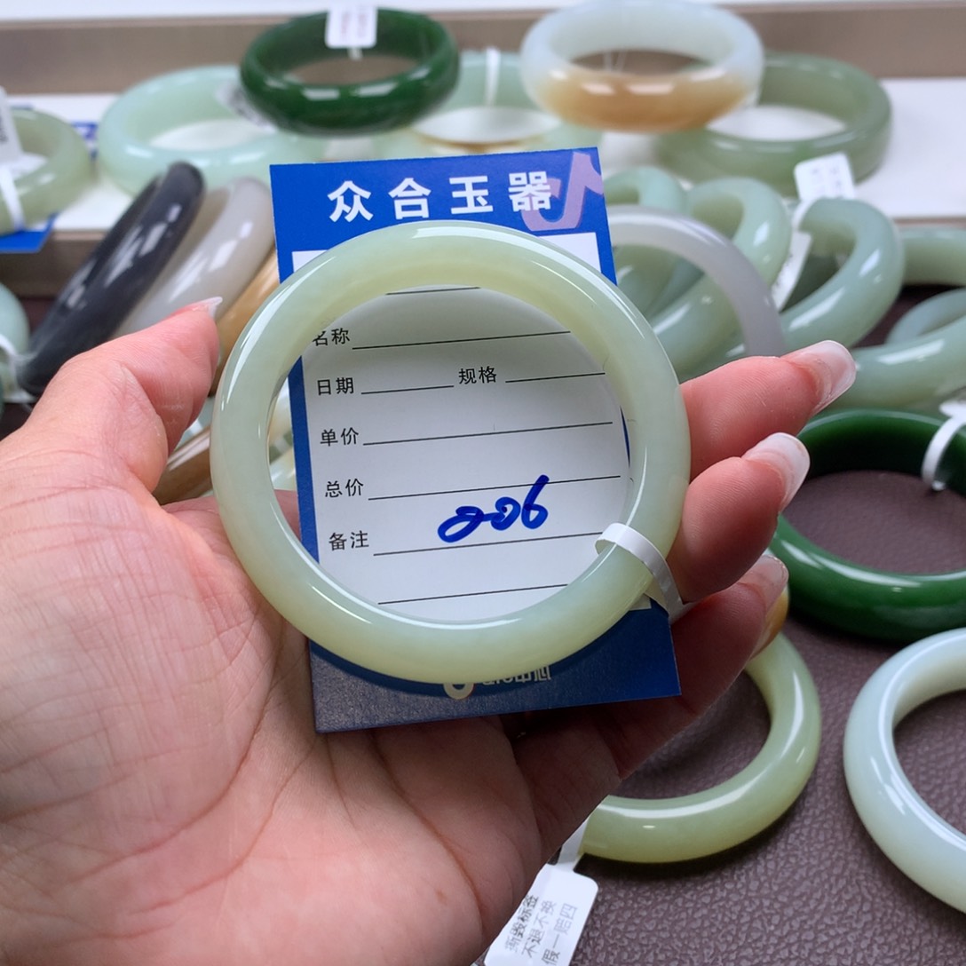 和田玉手镯54未镶嵌