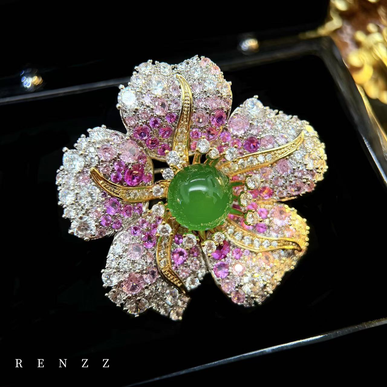 1006玉髓/设计师款海棠花大衣胸针