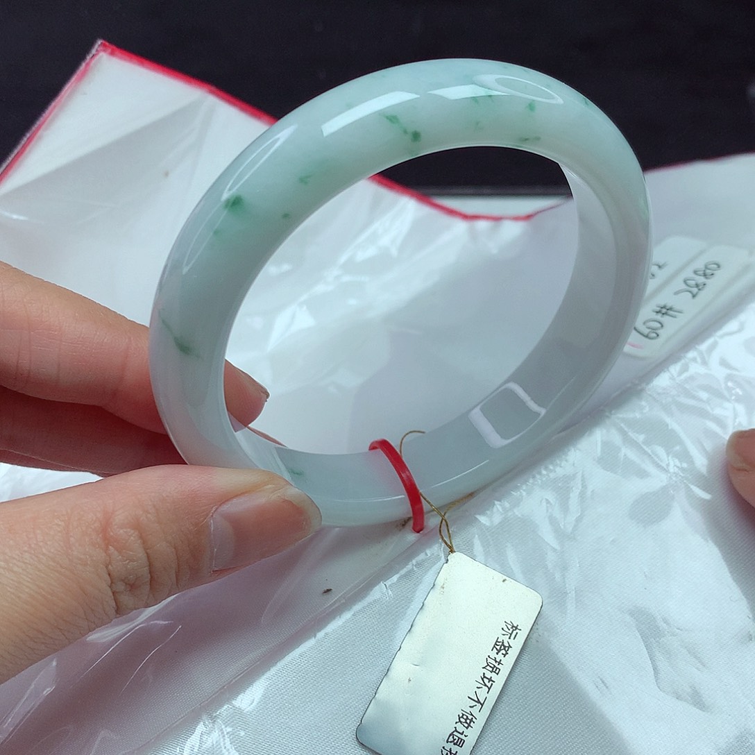 翡翠手镯未镶嵌60圈362