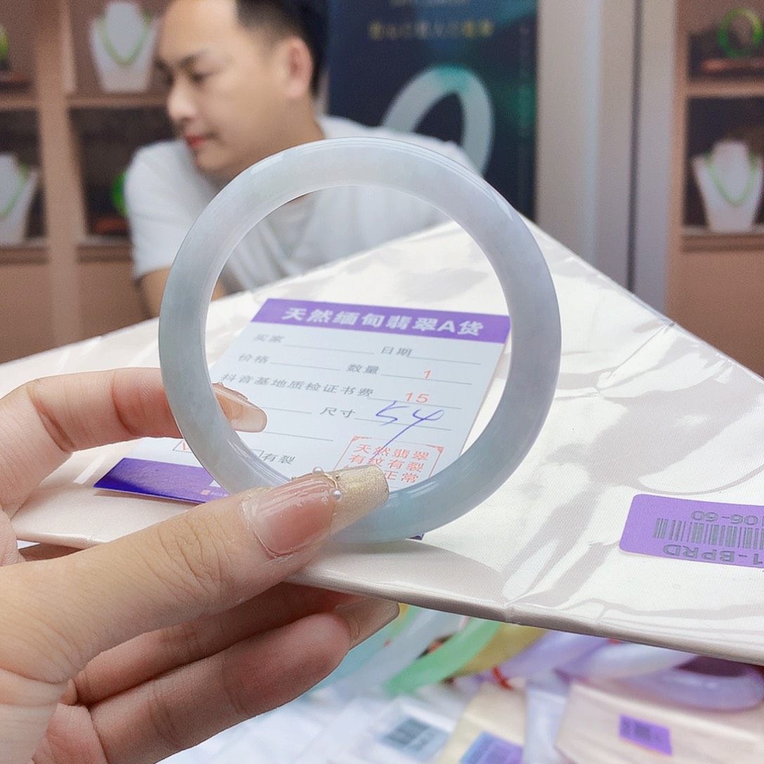 翡翠手镯未镶嵌5689999888899999999