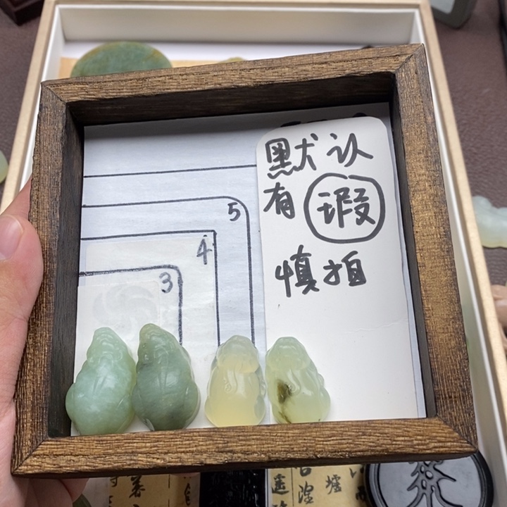 未镶嵌蛇纹石玉颈饰招***青