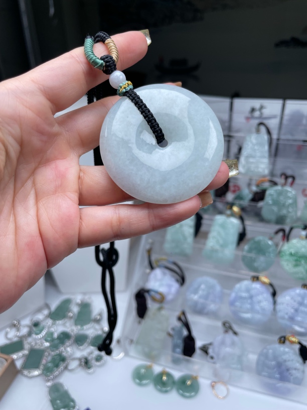 翡翠平安扣厚8.8宽53左右