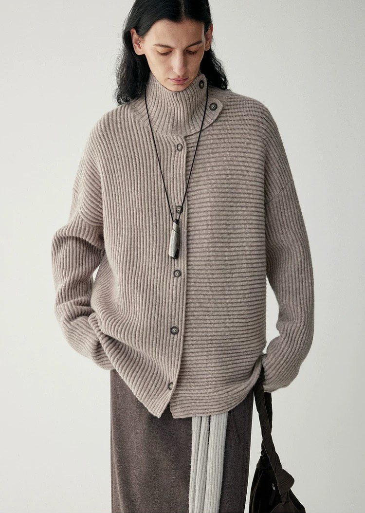 SS25246  Row风100%美丽诺羊毛高克重高领系扣开衫