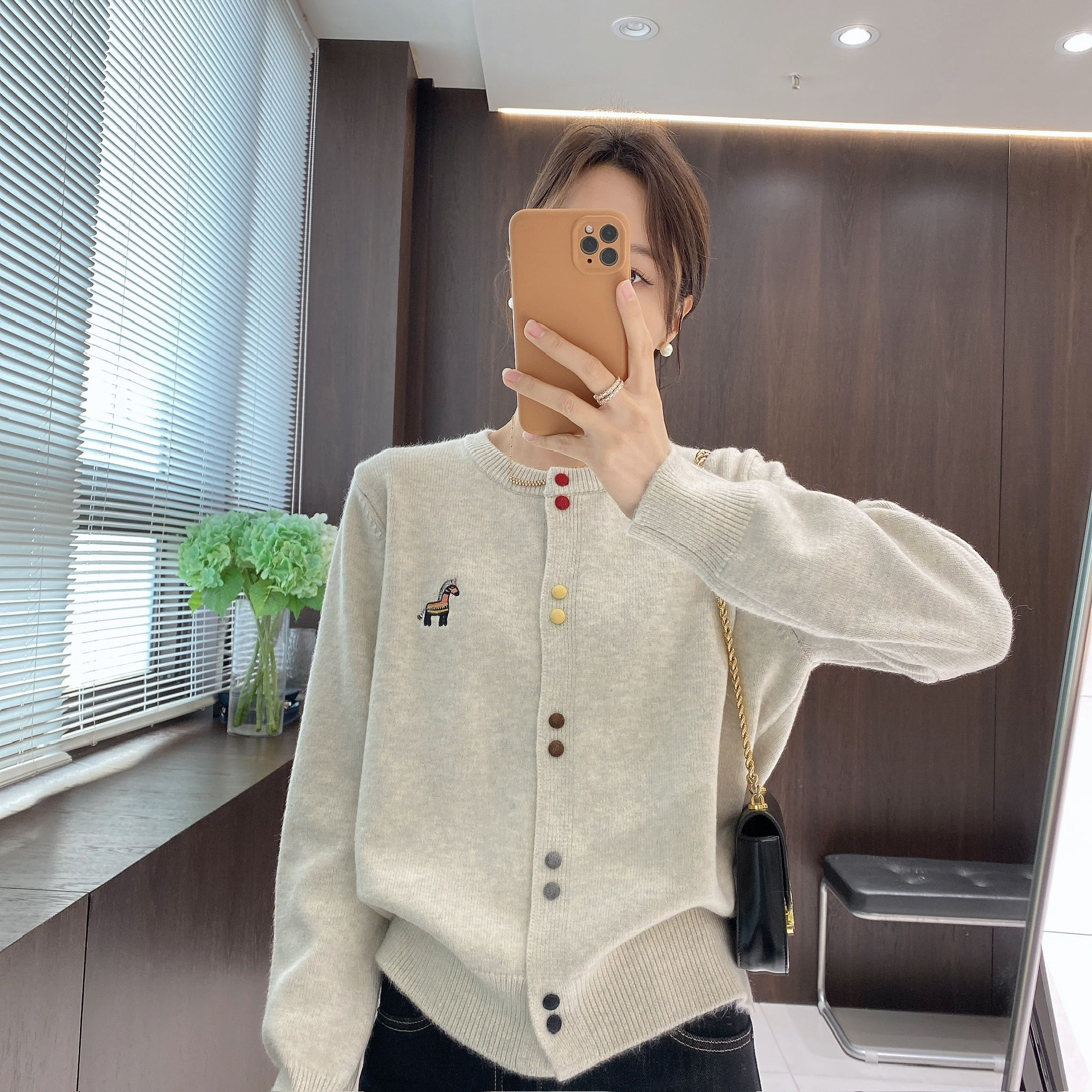 IMFLY金小金自制女装 针织衫DYW10280秋冬韩系彩扣圆领针织上衣