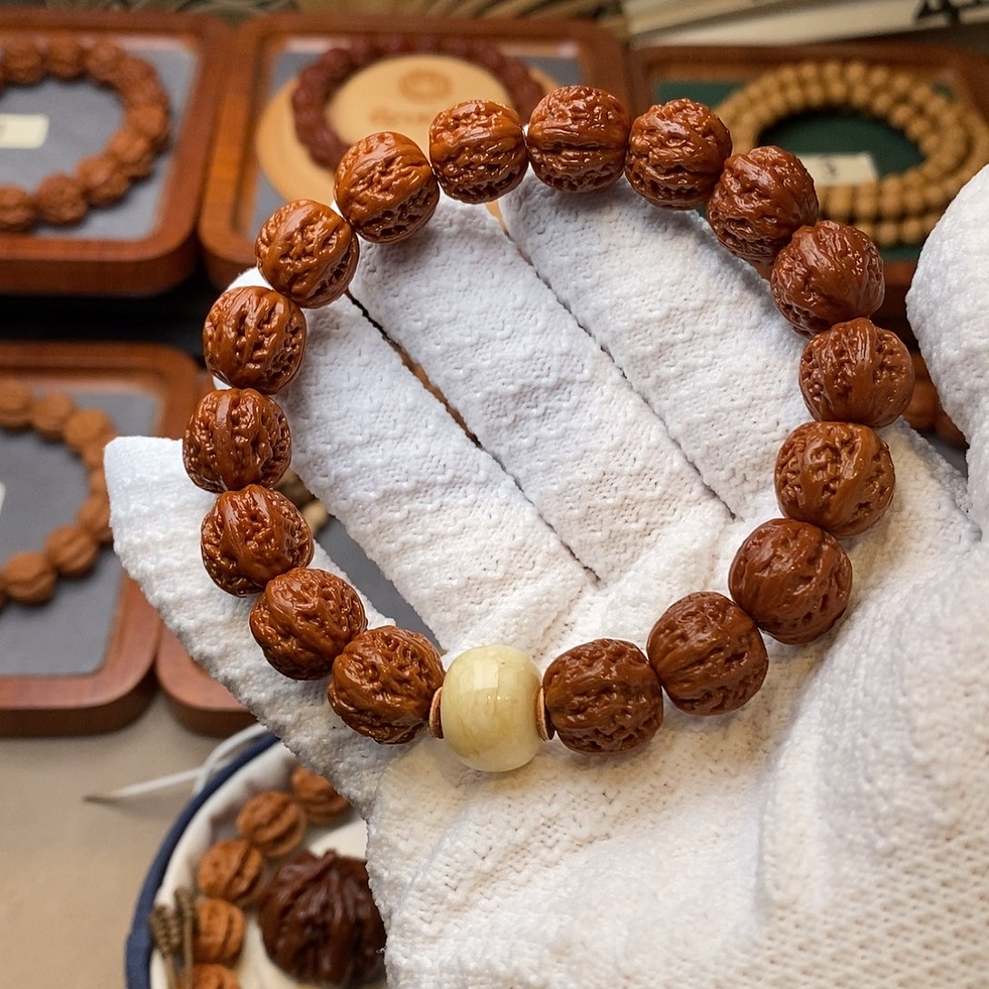 B***s手串文玩核桃京八棱