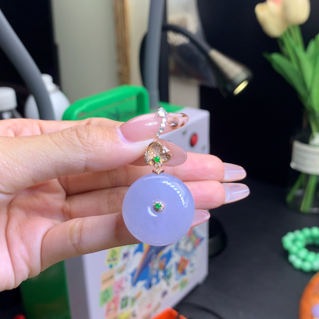 翡翠18K金镶嵌颈饰