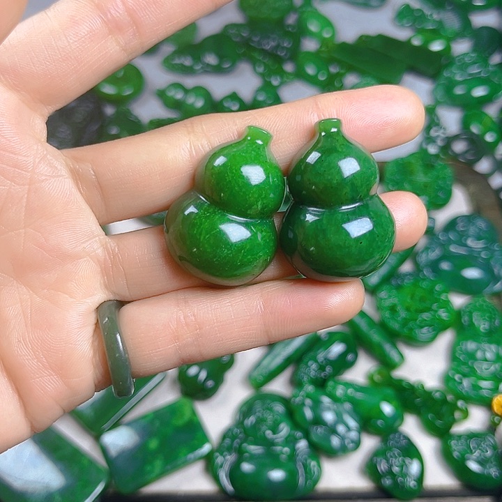 颈饰未镶嵌和田玉（糖玉）A****？