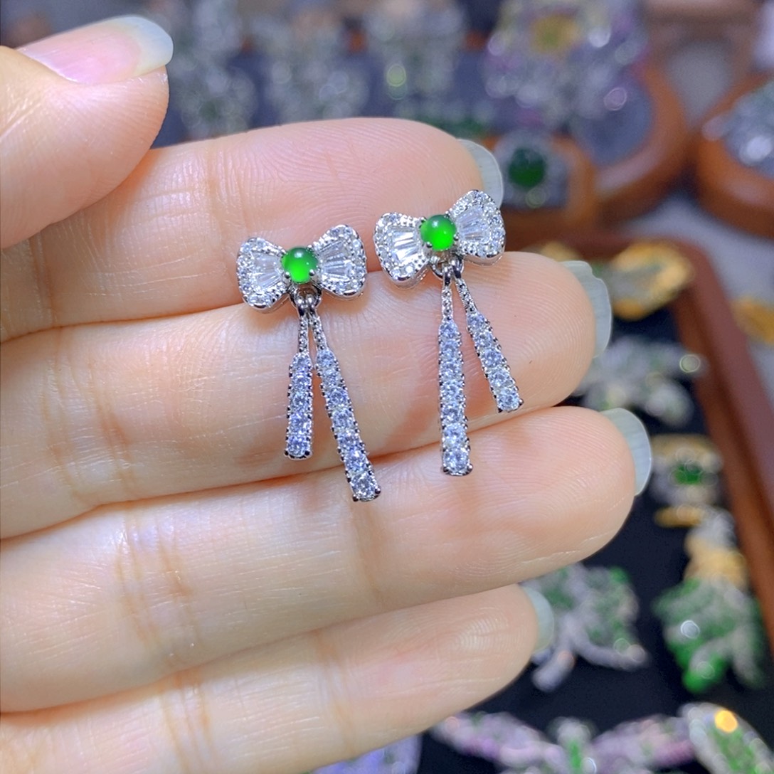 翡翠颈饰银S925镶嵌天然翡翠